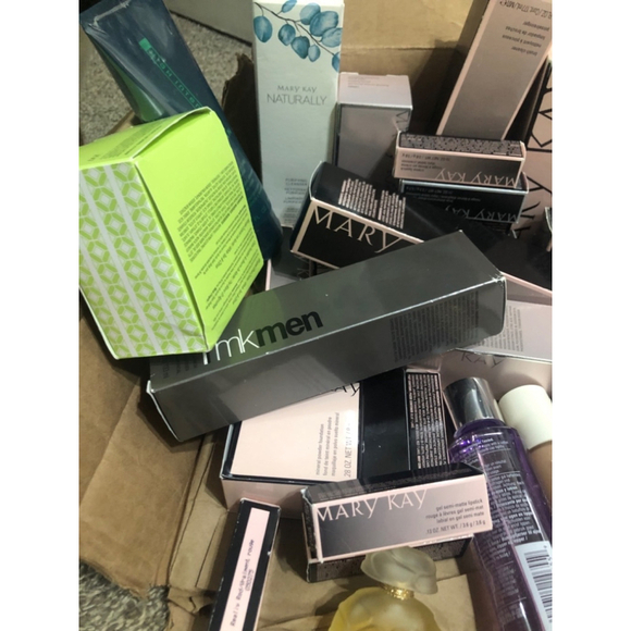 Mary Kay bundle lot - Picture 3 of 3